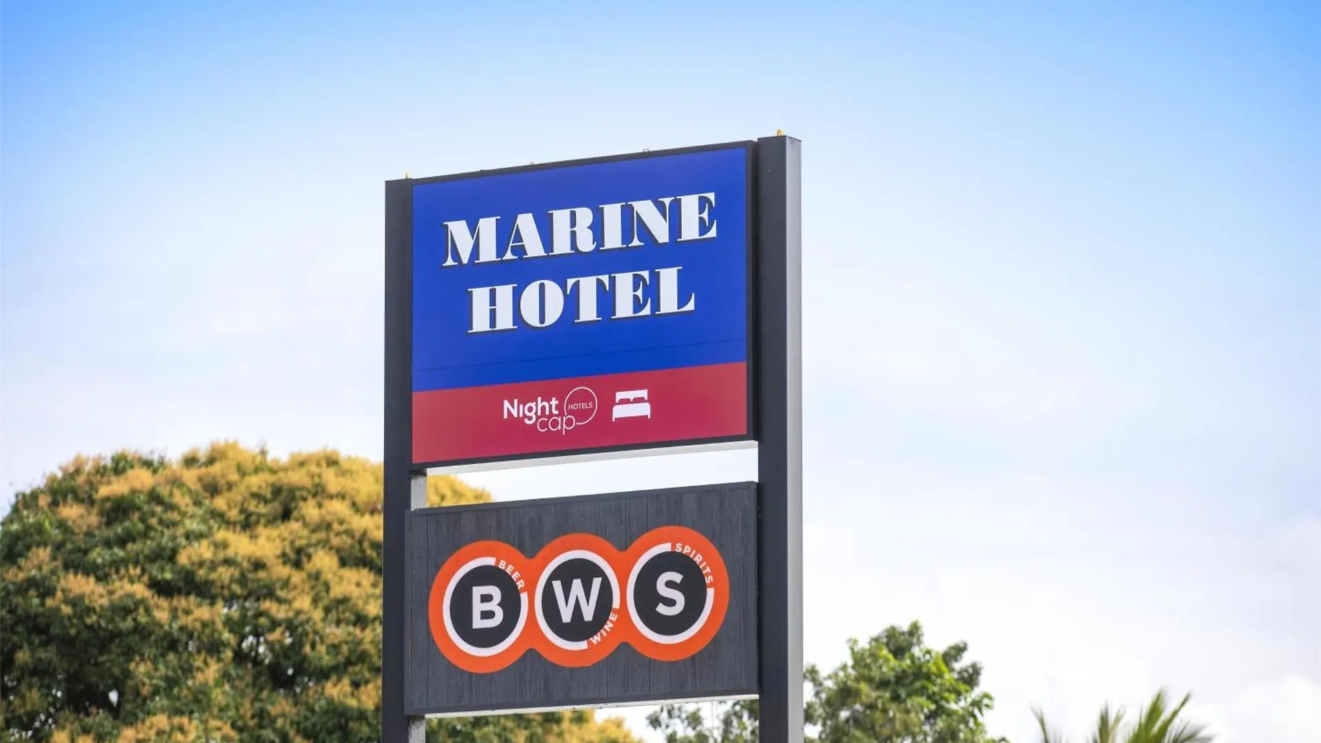 Nightcap At Marine Hotel Cardwell